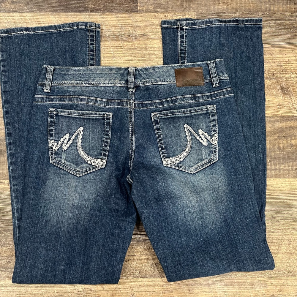 Women’s Juniors  Maurices slightly distressed jeans Size 9/10 Long - gently worn